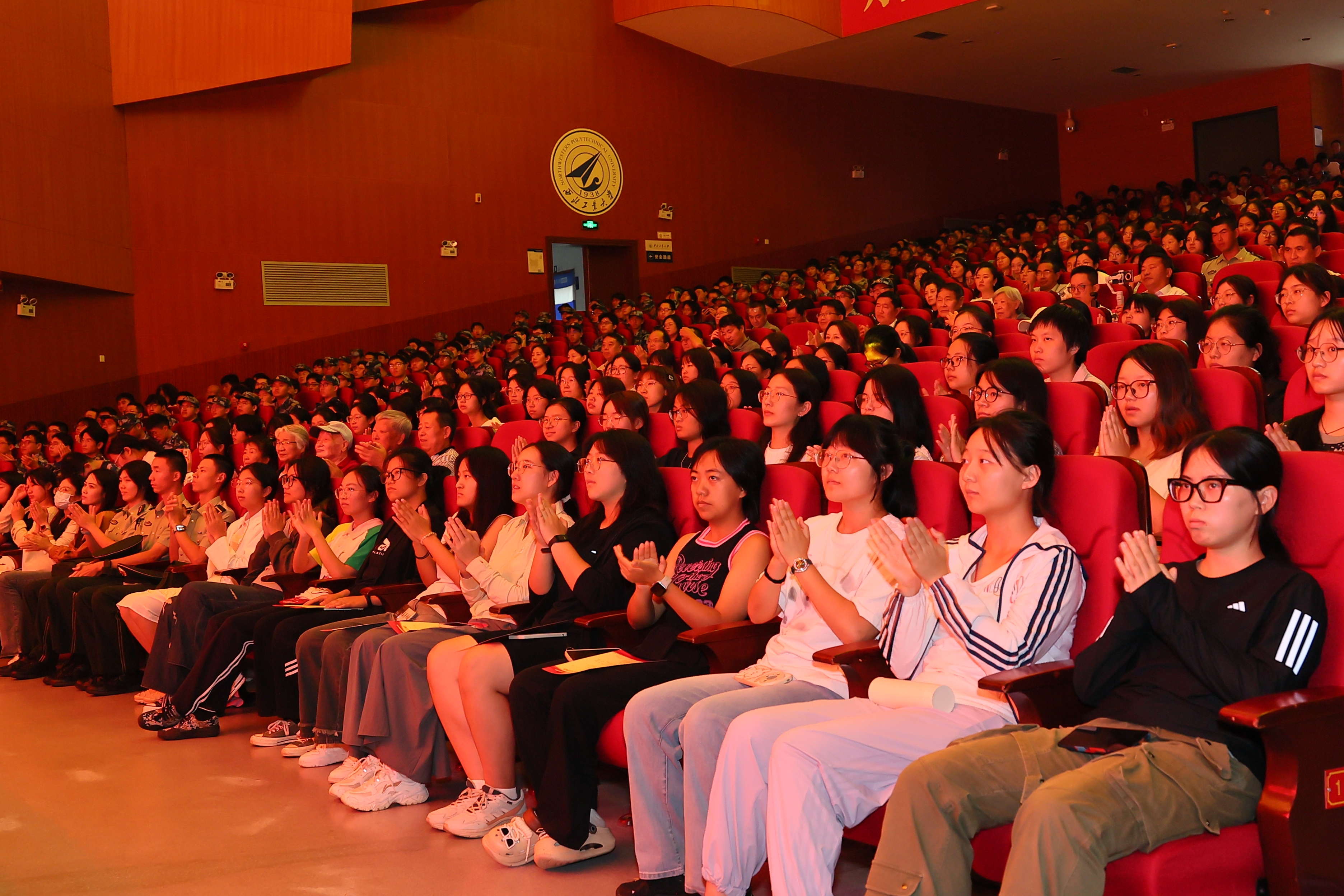 LUDI4143.JPG LUDI4143.JPG