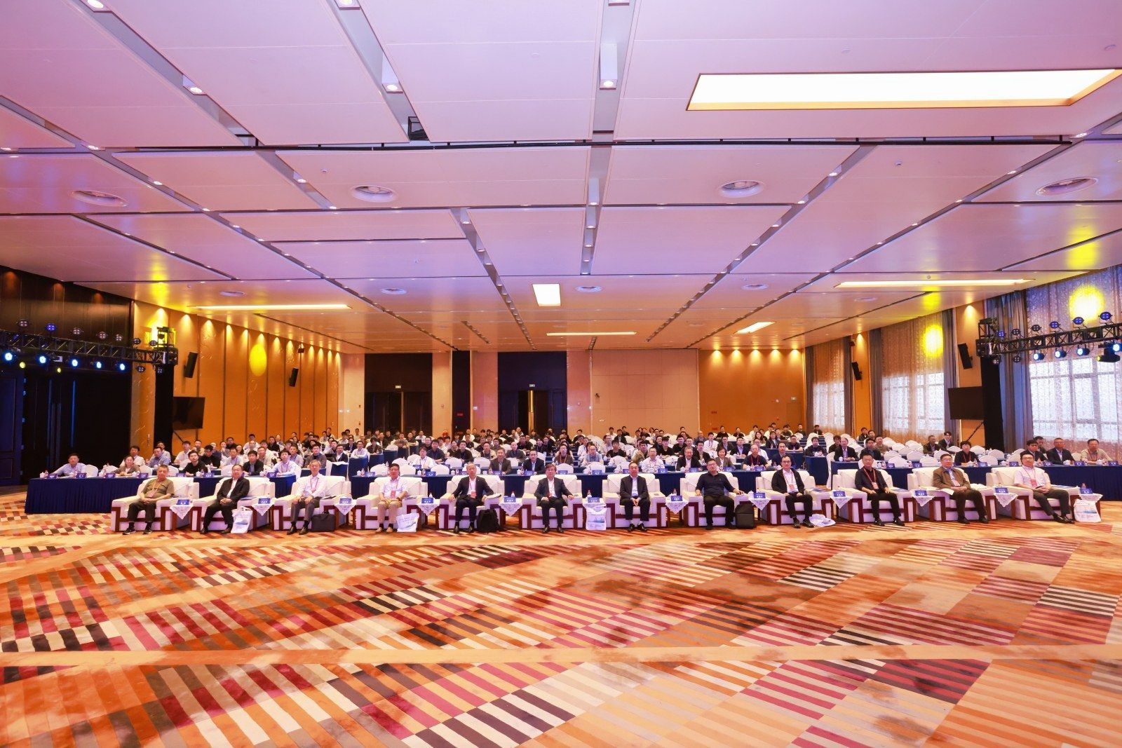 01-大会现场合影.jpg 01-大会现场合影.jpg