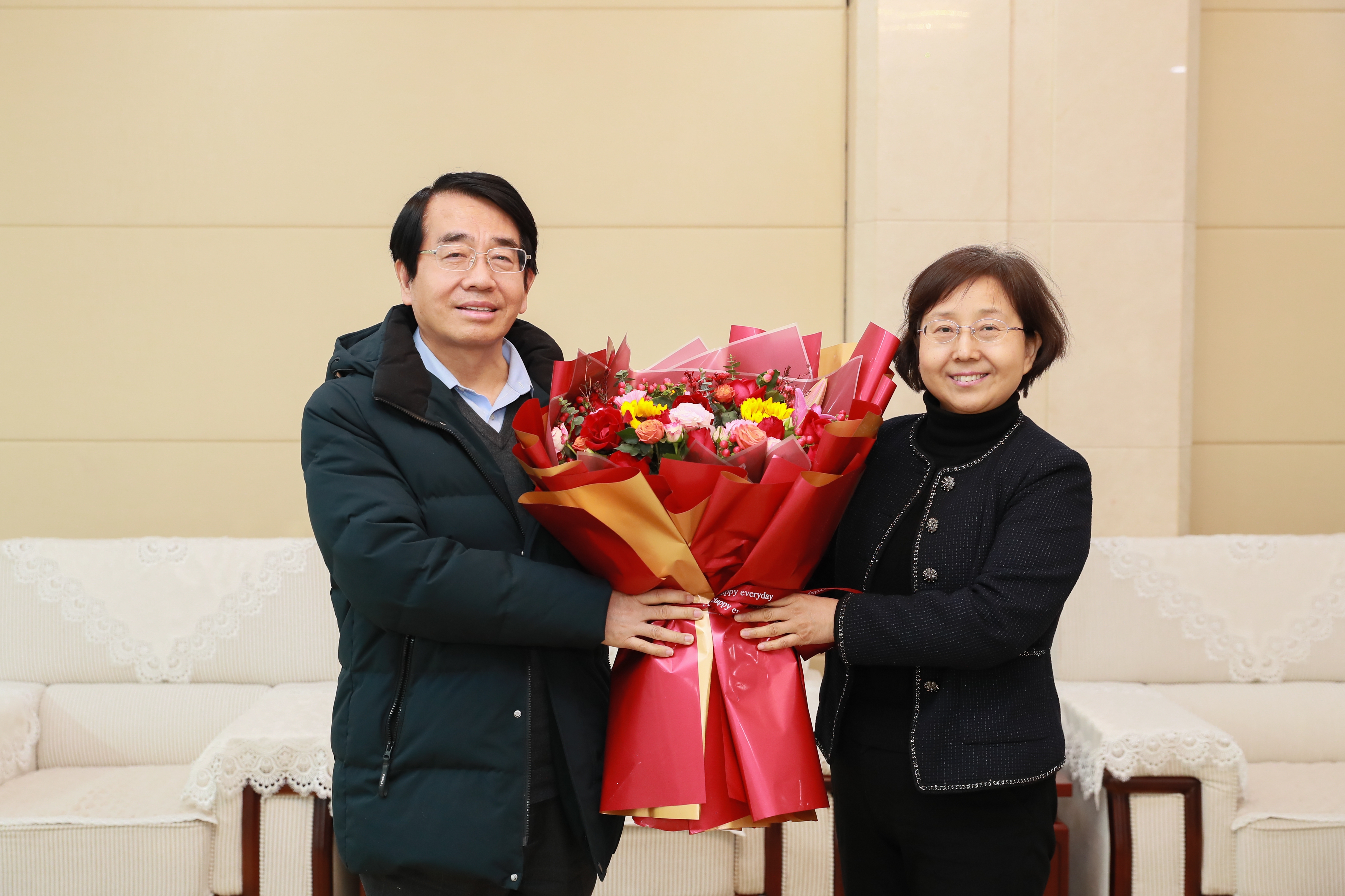 20240123张艳宁副校长慰问黄维院士 (1).jpg