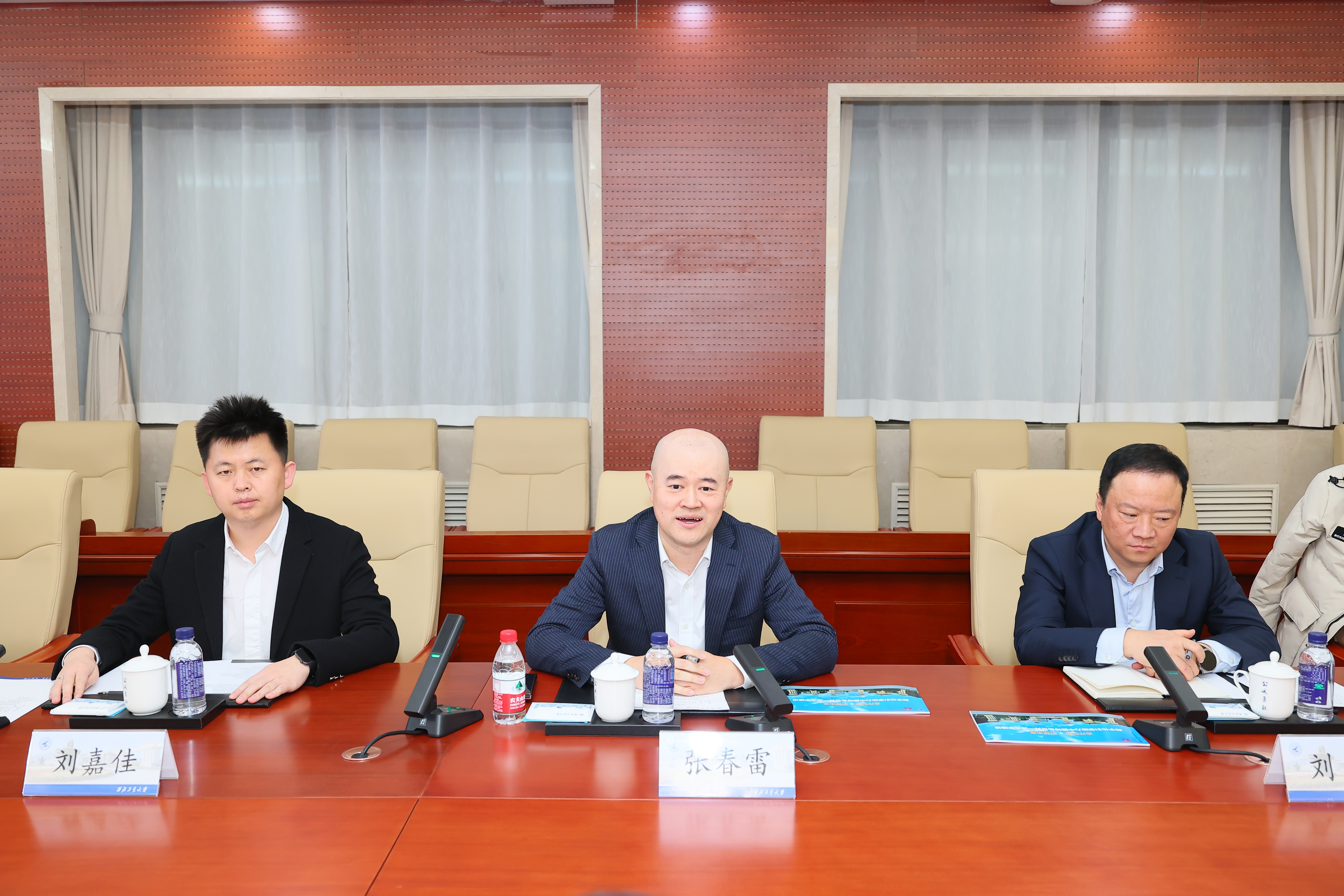 华为中国地区部副总裁张春雷讲话 (1).JPG undefined