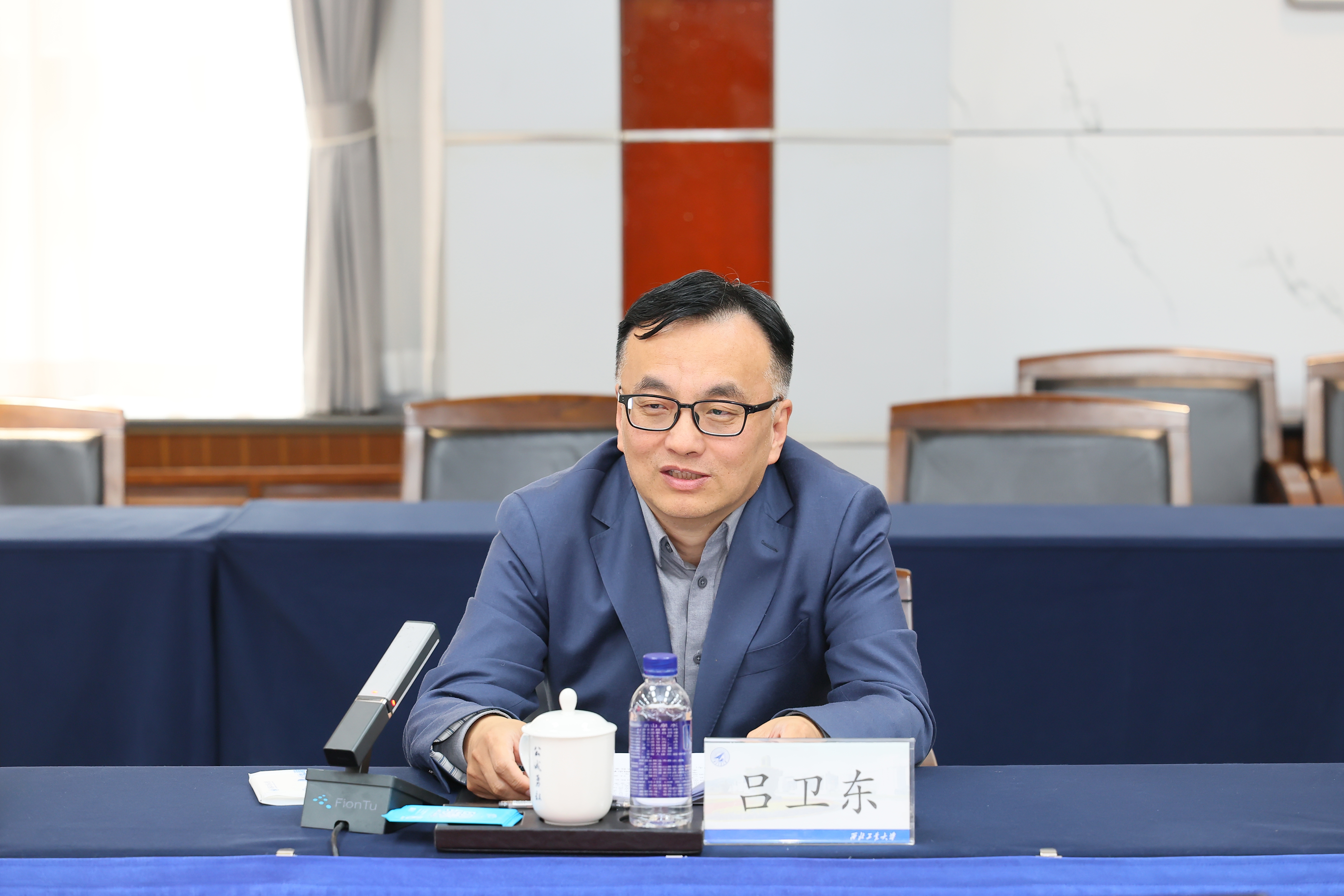 图2吕卫东书记主持.JPG 图2吕卫东书记主持.JPG